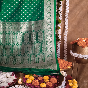 Green With Golden Pallu handwoven Banarasi Jamewar Silk Saree